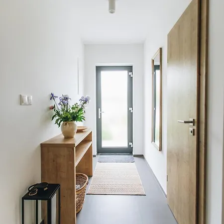 Bývanie So štýlovou Záhradou Apartamento Modra