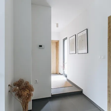 Bývanie So štýlovou Záhradou Apartamento Modra