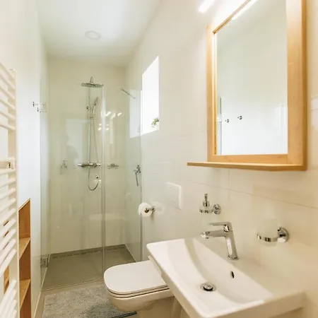 Bývanie So štýlovou Záhradou Apartamento Modra