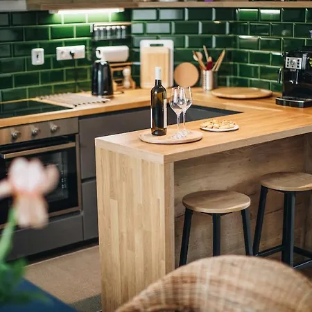 Bývanie So štýlovou Záhradou Apartamento Modra