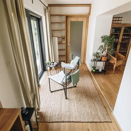 Bývanie So štýlovou Záhradou Modra